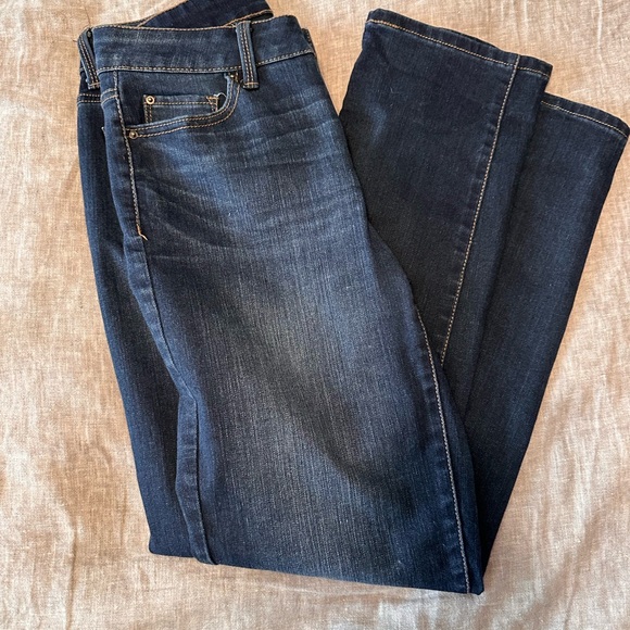 Time and Tru size 6 straight leg jeans - dark wash - Picture 4 of 9